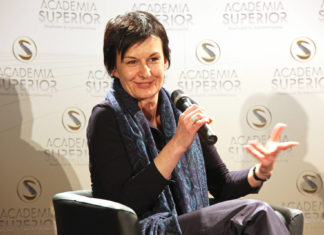 ACADEMIA SUPERIOR DIALOG: China ante Portas Cornelia Vospernik in DIALOGUE