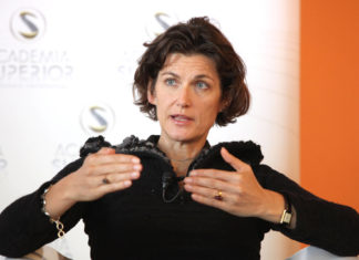 Janne Teller: Learning through Literature Janne Teller at the first SURPRISE FACTORS SYMPOSIUM