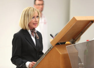 Zukunft gestalten: Bewusst gesünder leben in Oberösterreich Anita Rieder im Jahr 2013 bei der Präsentation der Academia Superior Studie zur Gesundheit in OÖ