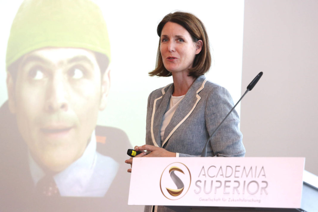 Henrietta Egerth beim Fachsymposium