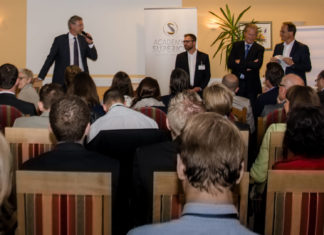 At the crossroads — Young Academia am Forum Alpbach Kamingespräch beim Forum Alpbach 2014