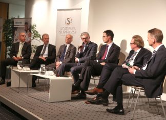 Global Shift – Es bewegt sich überall Gabriel Felbermayr, Gerhard Wölfel, Günter Kitzmüller, Michael Strugl, Stefan Doboczky, Michael Aschaber und Moderator Klaus Obereder am Podium