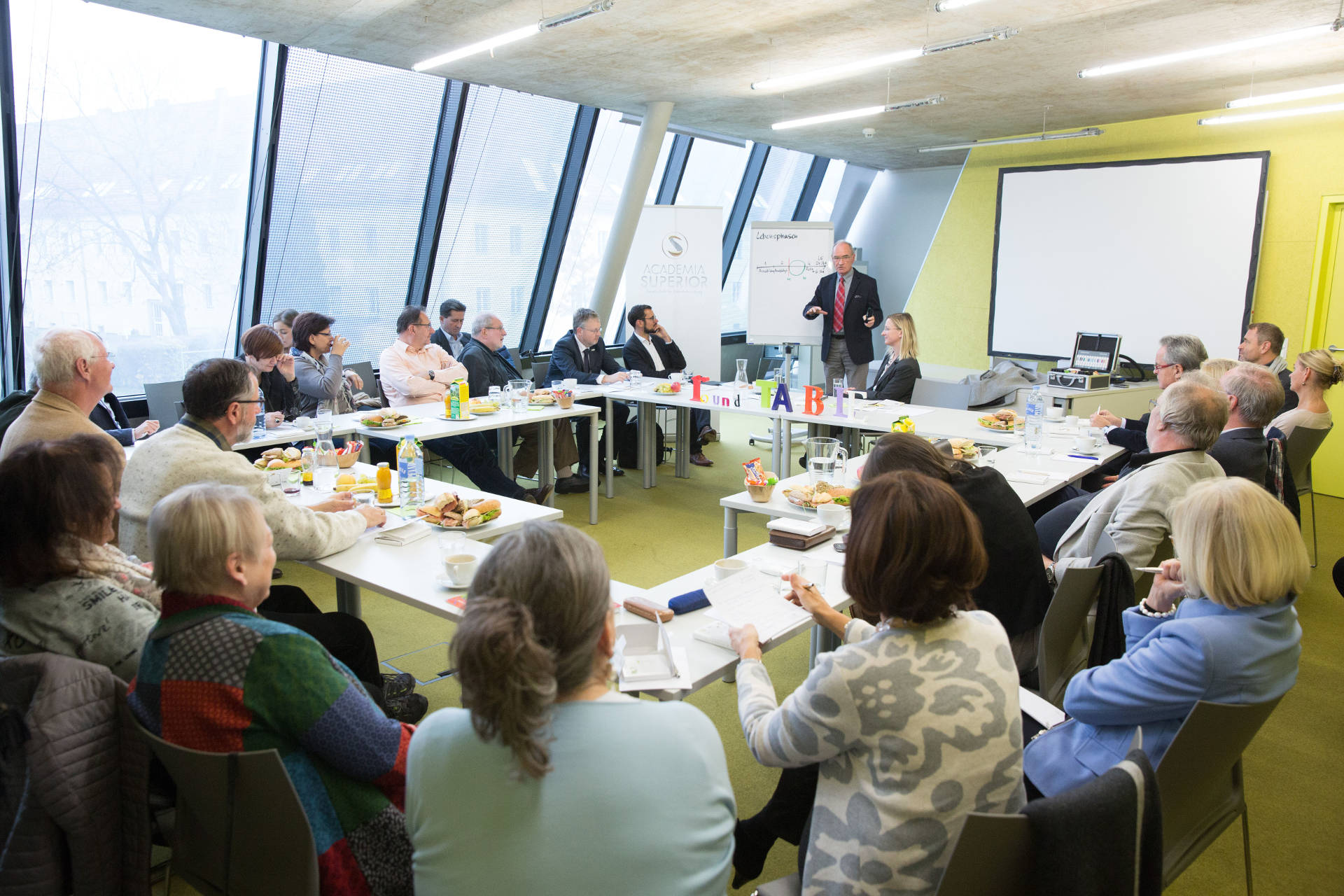 Diskussionen beim RoundTABLE