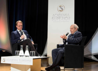 Die Welt braucht Vertrauen und Kontrolle Markus Hengstschläger und Paul Lendvai im Gespräch beim PLENUM