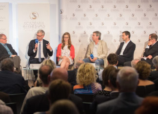 Lessons from Silicon Valley for Upper Austria On the podium: Burton Lee, Michael Strugl, Julia Eschelbeck, Johann Čas, Matthias Fink, Christoph Wurm