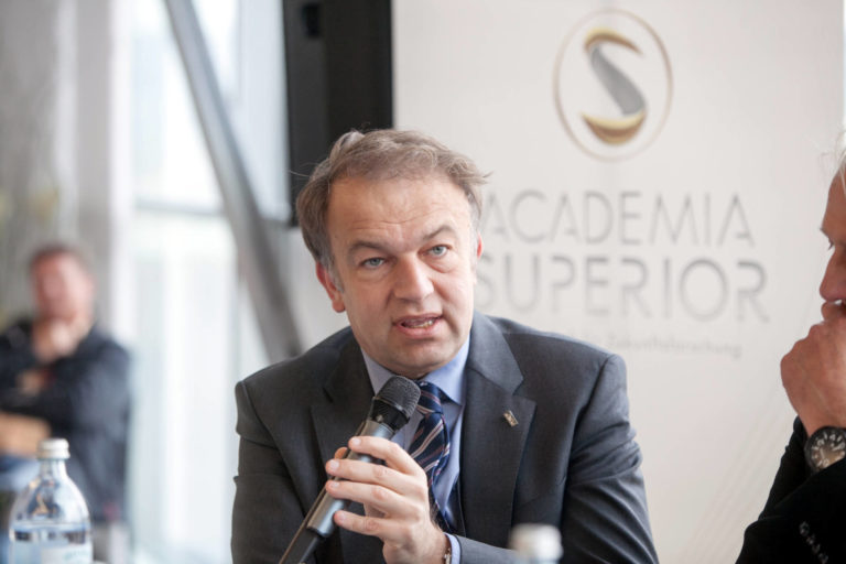 Univ.-Prof. Dr. Meinhard Lukas