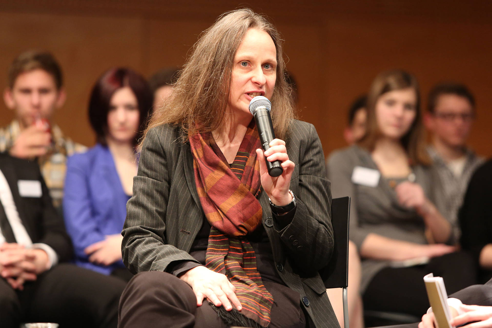 Dr. Beate Großegger ist wissenschaftliche Leiterin des Instituts für Jugendkulturforschung. Ihre Arbeitsschwerpunkte umfassen die Felder Soziale Exklusion, Jugend und Arbeitswelt, Jugend und Politik, Jugendkulturen und Lifestyle.