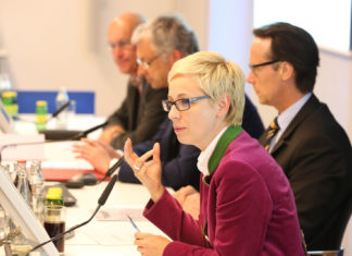 Energieforschung in Oberösterreich LR Mag. Doris Hummer beim Kamingespräch Energieforschung in OÖ