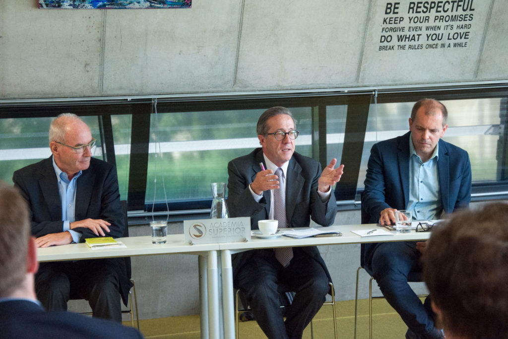 Foto 1: v.l.n.r.: Prof. Dr. Leopold Stieger (seniors4success), KommR Ing. Dr. Johann Grünberger (ehem. OÖ Ferngas), Mag. Christian Mayer (Business Upper Austria)