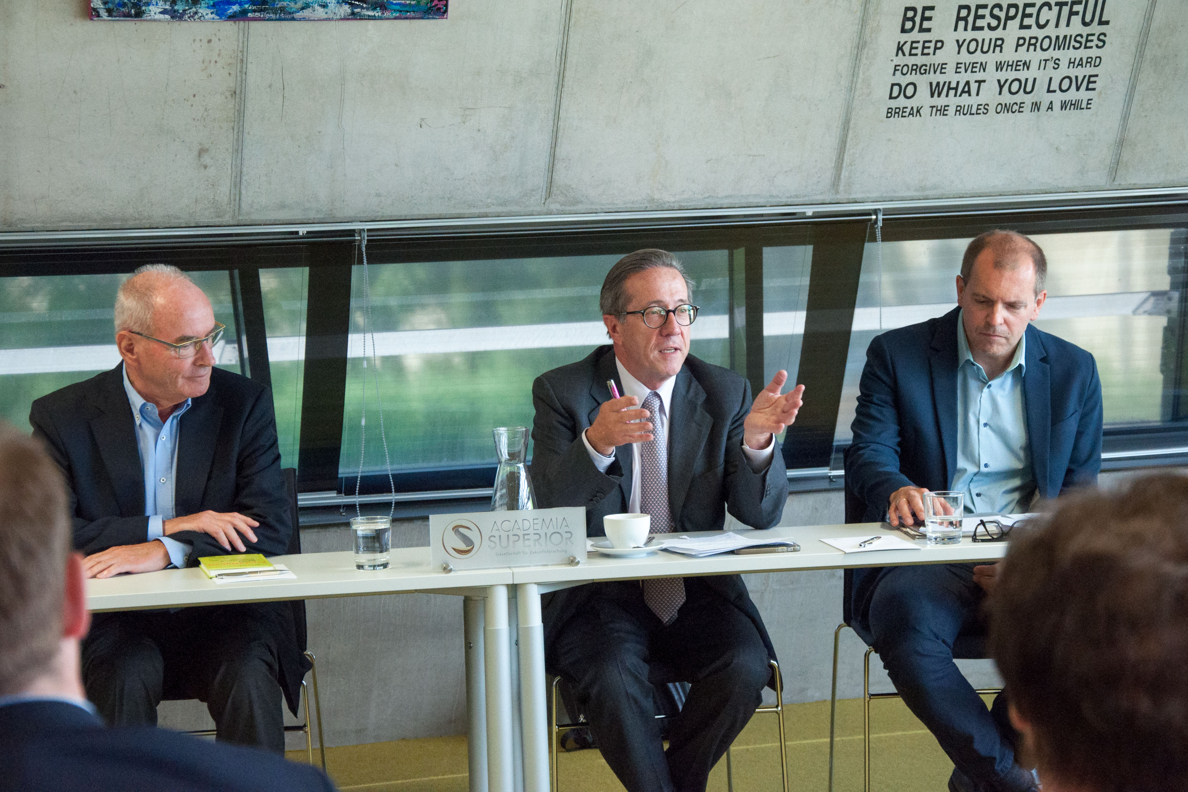 Foto 1: v.l.n.r.: Prof. Dr. Leopold Stieger (seniors4success), KommR Ing. Dr. Johann Grünberger (ehem. OÖ Ferngas), Mag. Christian Mayer (Business Upper Austria)