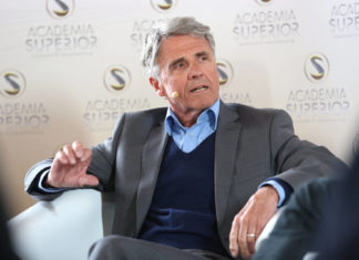 Persönliche Grenzen überwinden und respektieren Peter Habeler beim Symposium 2014