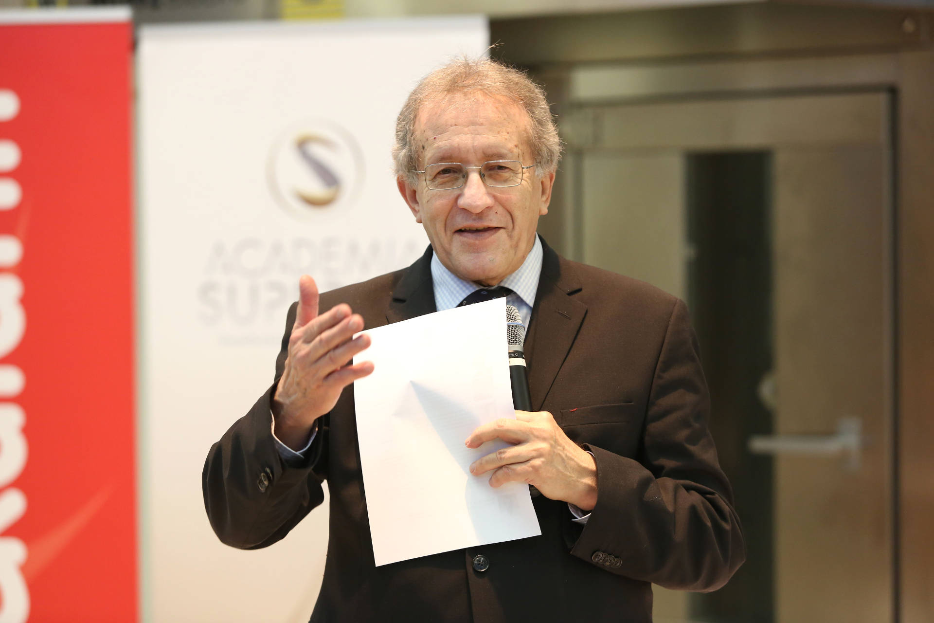 Helmut Kramer bei der Präsentation der Studie zur Generationenpolitik