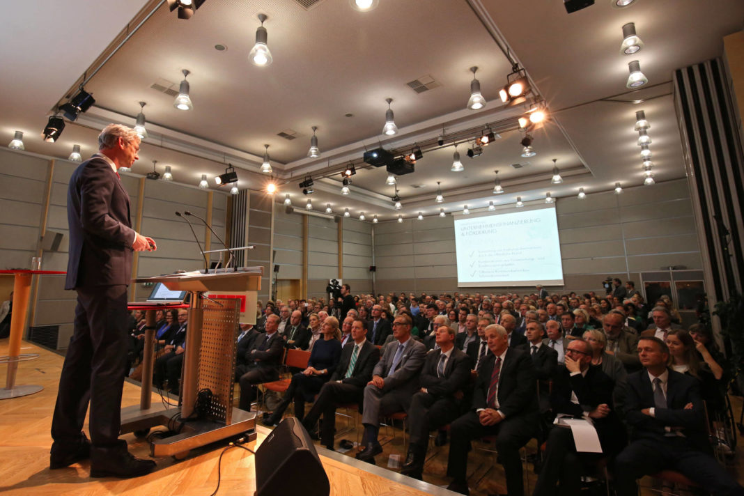 Präsentation der OÖ. Strategie für KMU und Familienunternehmen Präsentation der OÖ. Strategie für KMU und Familienunternehmen