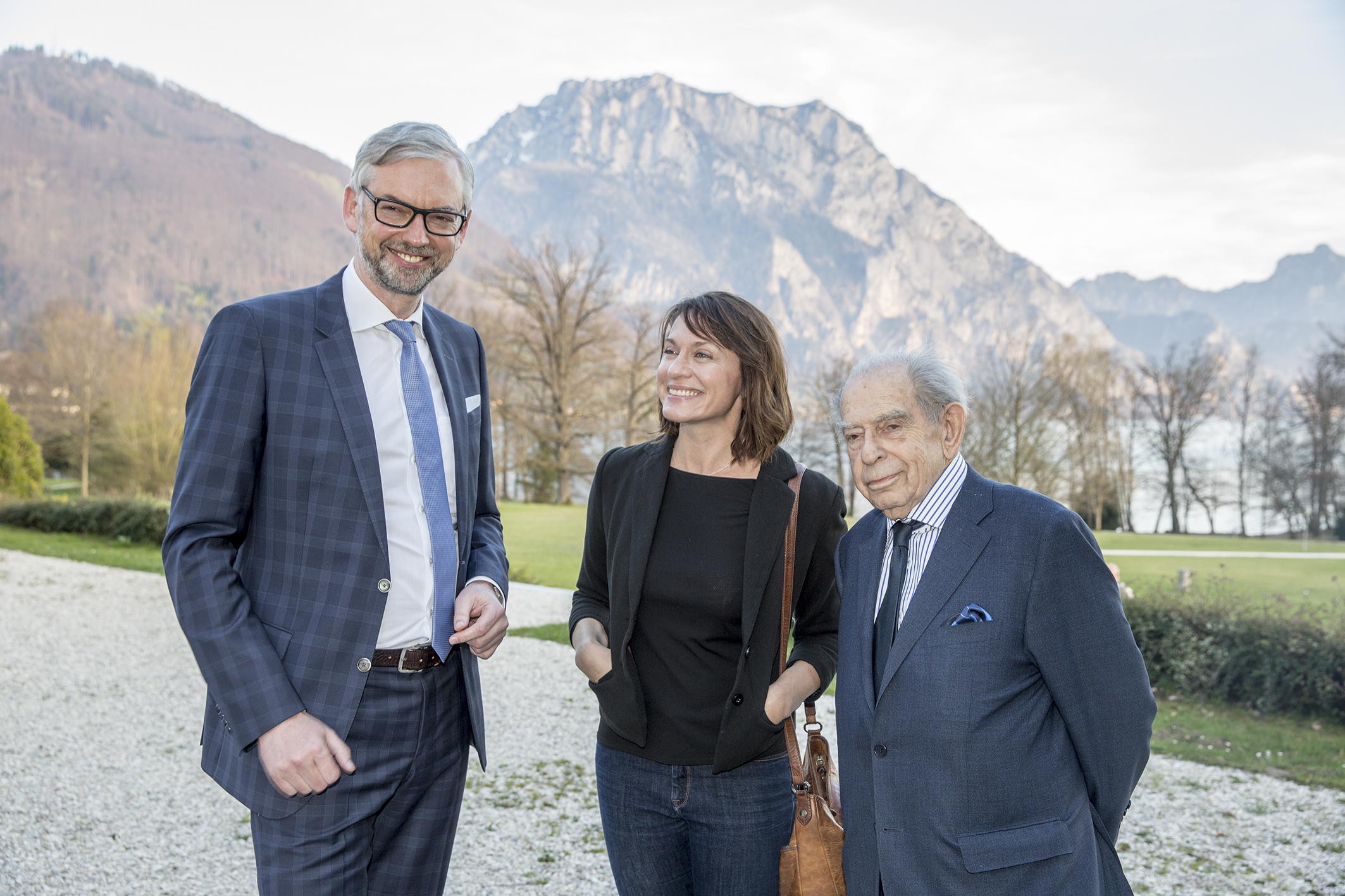 Foto 1 - v.l.: ACADEMIA-SUPERIOR-Obmann Landesrat Dr. Michael Strugl, Andrea Bruce, Prof. Paul Lendvai