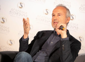 Kunst spricht die Sprache ihrer Zeit Erwin Wurm beim DIALOG 2019