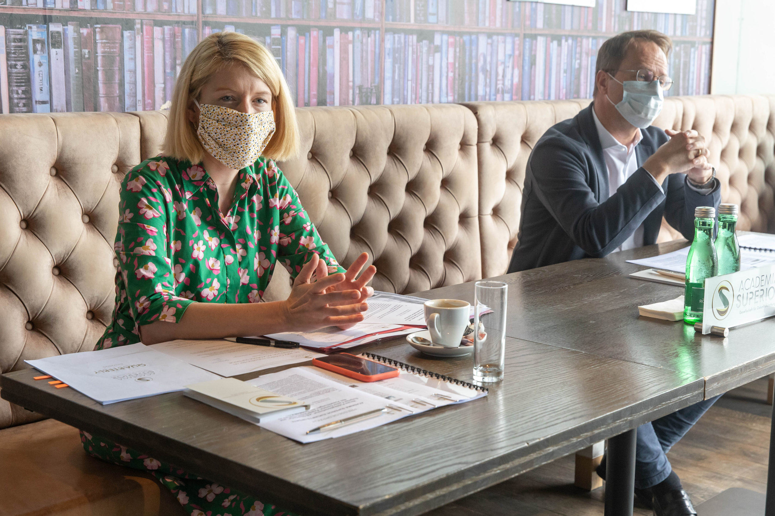 Foto 1: Christine Haberlander und Markus Hengstschläger