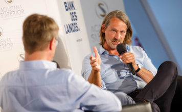 DIALOG: Fragen an die Zukunft