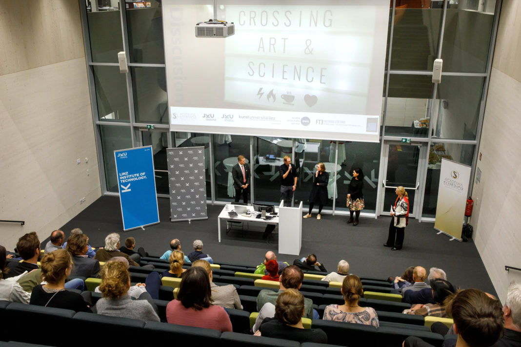 Foto 4: Diskussion mit dem Publikum beim 4. Crossing Art & Science.Honorarfrei © Crossing Art & Science /Wakolbinger Foto 4: Diskussion mit dem Publikum beim 4. Crossing Art & Science