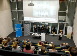 Zur gesellschaftlichen Verantwortung der Hochschulen Foto 4: Diskussion mit dem Publikum beim 4. Crossing Art & Science