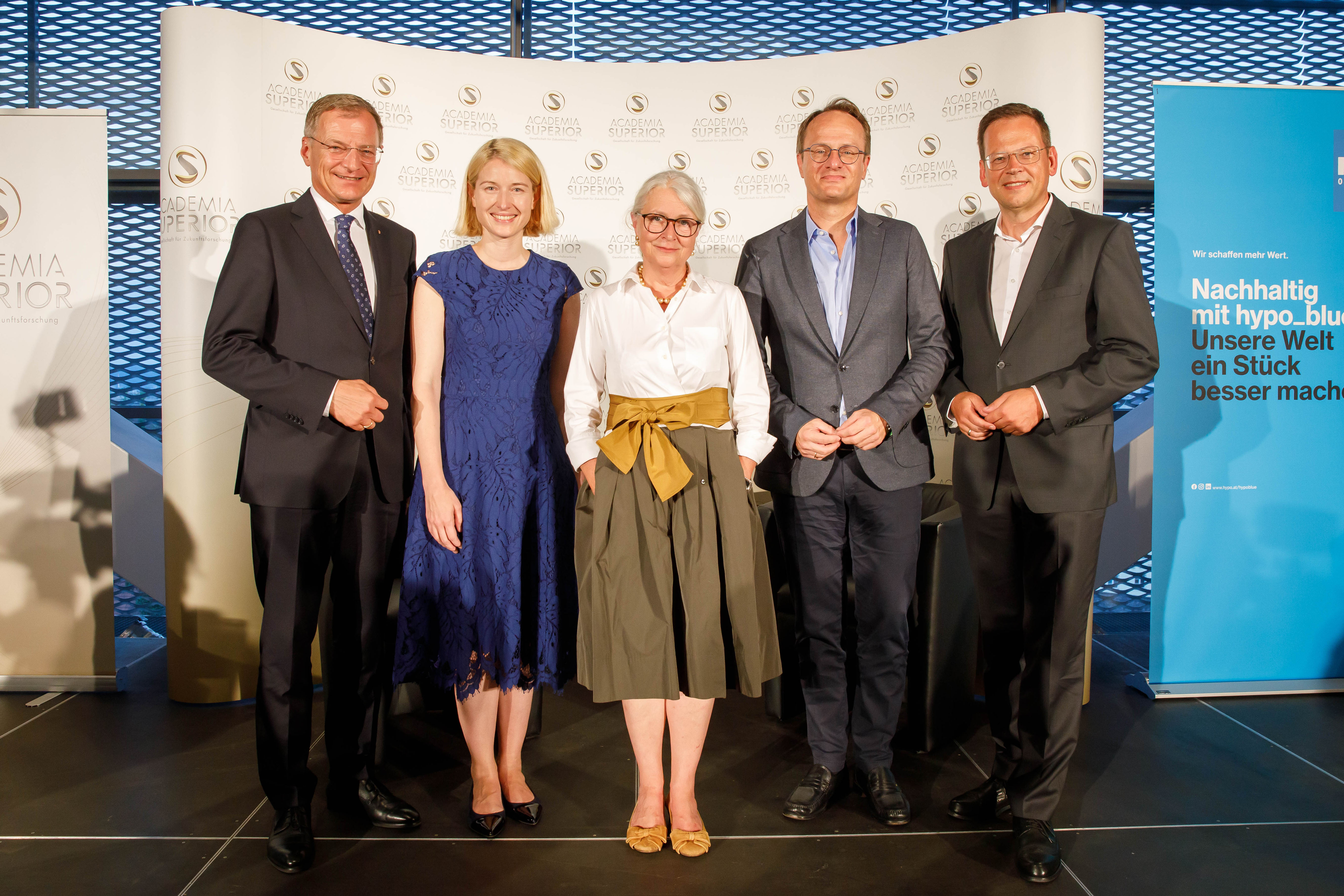 Foto 1: Thomas Stelzer, Christine Haberlander, Adelheid Kastner, Markus Hengstschläger, Klaus Kumpfmüller. Foto honorarfrei (c) academia superior/wakolbinger
