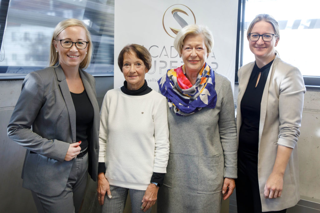 Foto 1: v.l.n.r.: Sabine Kronberger (Frauen im Trend), Renate Pyrker (Austria Plastics GmbH), Landtagspräsidentin a.D. Angela Orthner, Dr. Claudia Schwarz (Academia Superior)