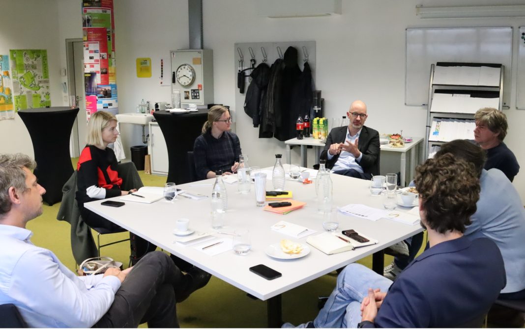 Websitebild KI und Öffentlichkeit