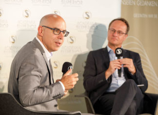 Ich bin mir sicher, dass das Glas mehr als halbvoll ist Foto 3: Markus Hengstschläger im Academia Superior DIALOG mit Gabriel Felbermayr