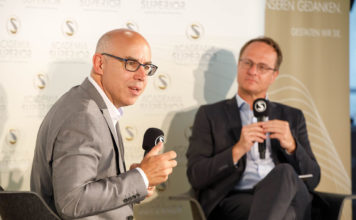 Ich bin mir sicher, dass das Glas mehr als halbvoll ist Foto 3: Markus Hengstschläger im Academia Superior DIALOG mit Gabriel Felbermayr