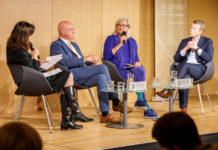 Die Mitte der Gesellschaft — Eine Spurensuche